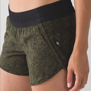 New! Lululemon Speed Shorts Olive Black Lace